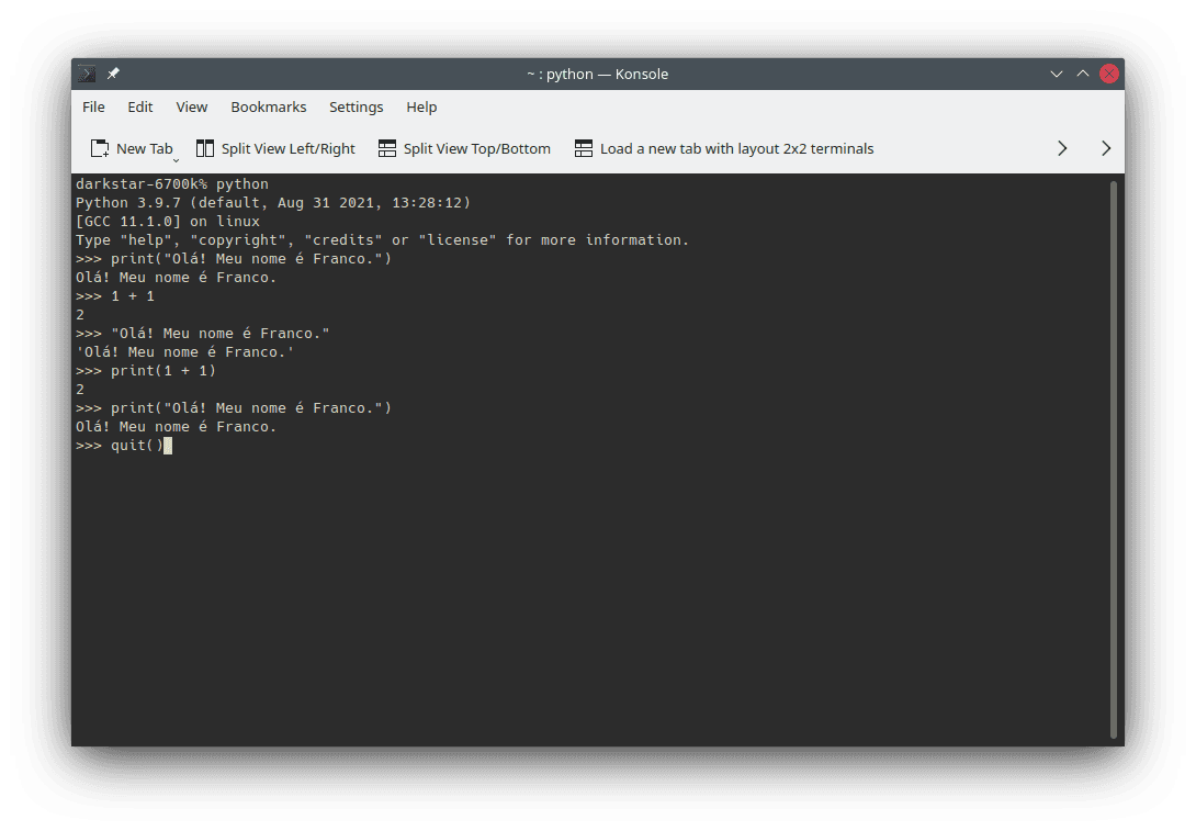 Exemplo de início e uso do interpretador Python na linha de comando. Usa-se `python` para iniciar o interpretador; dentro dele, escreve-se o código desejado. A imagem apresenta exemplos de execução do código desta seção.