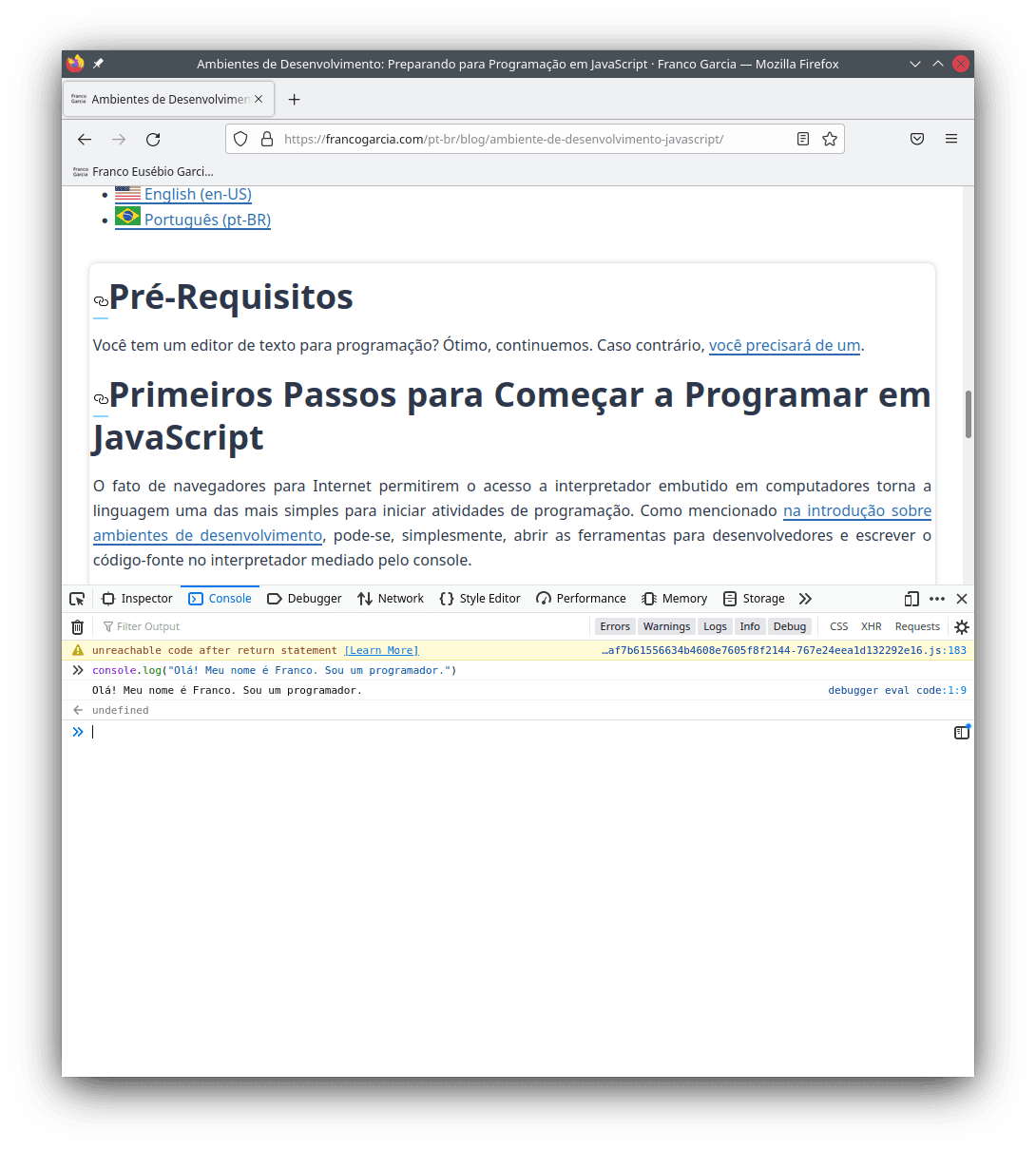 Exemplo de uso do interpretador JavaScript integrado do Firefox. O uso de `console.log()` escreve uma mensagem textual no console. No caso, ao usar `console.log("Olá! Meu nome é Franco. Sou um programador.")`, a saída será: "Olá! Meu nome é Franco. Sou um programador."